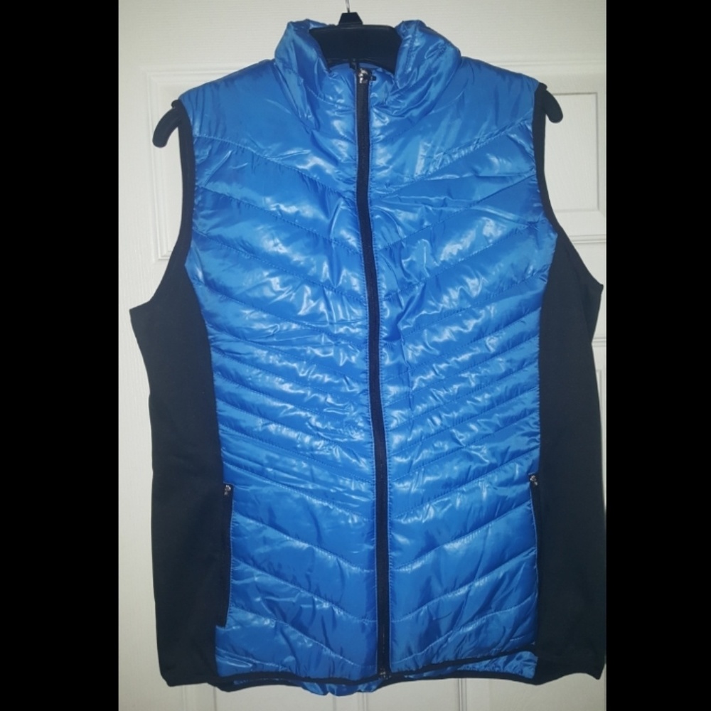 Xersion puffer vest in black and blue